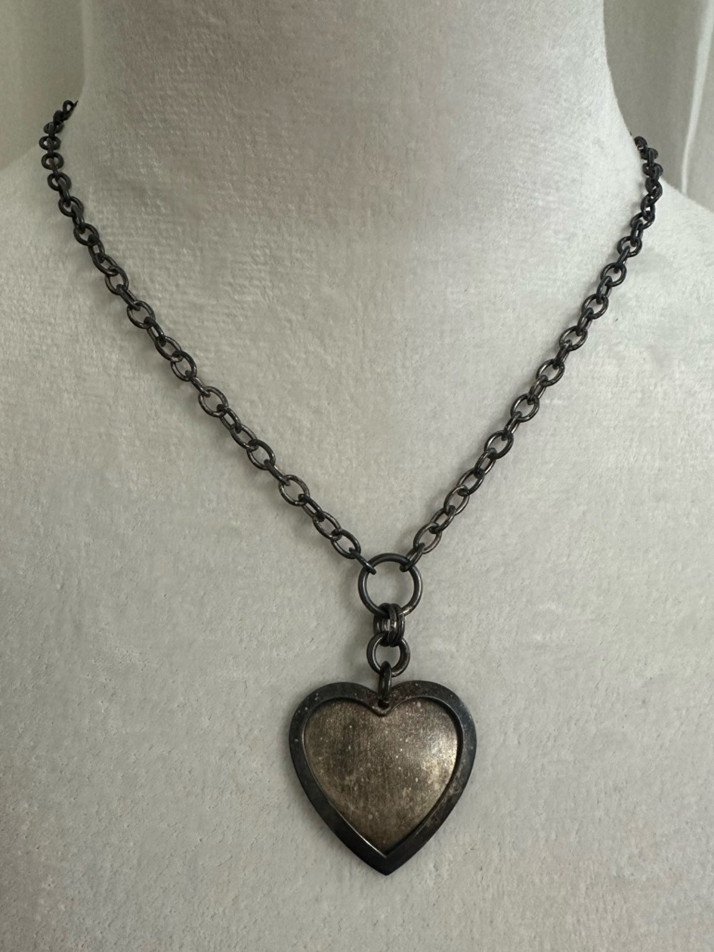 Gunmetal Toned Chain Necklace w/Heart Pendant 🩶